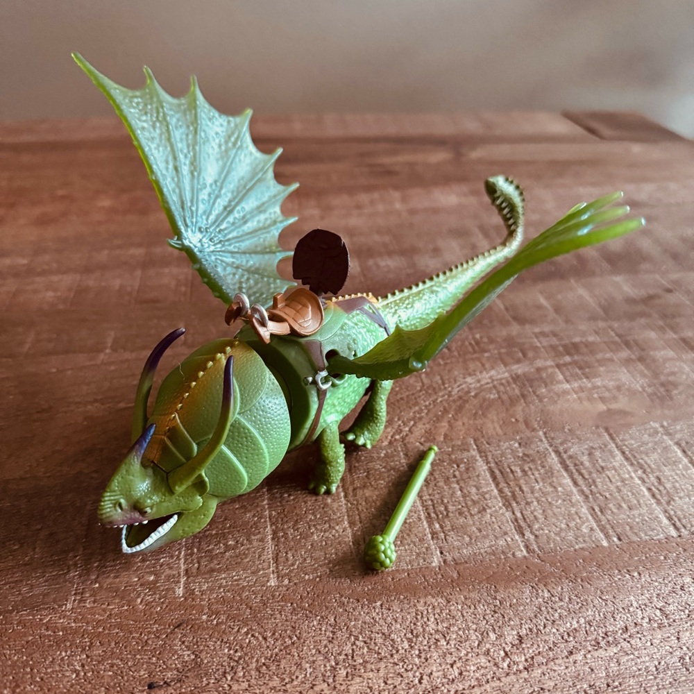 How to train your Dragon Skullcrusher Power Dragon action figure. 